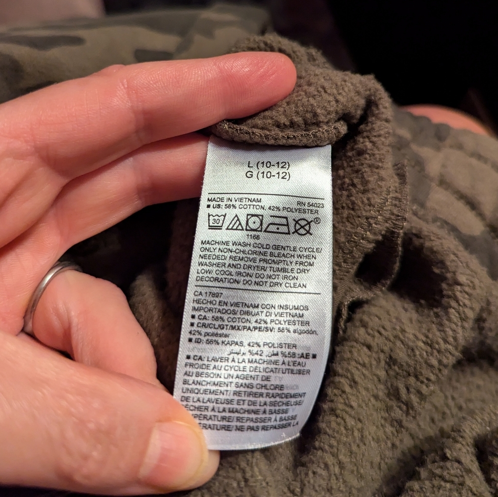 Boys Old Navy Camo Jogger Pants in Olive Green, Size L (10-12) - Picture 4 of 4